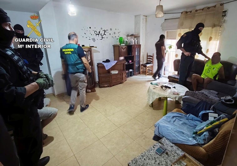 El trasiego de adolescentes para comprar droga en Águilas acaba con dos detenidos